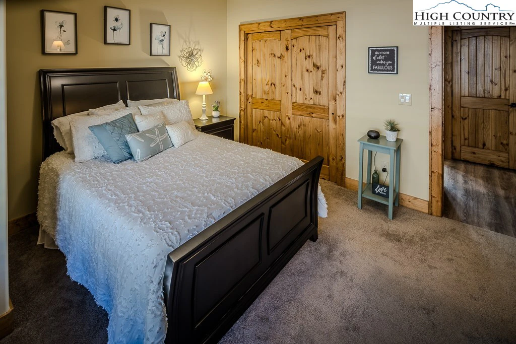 Image number 2 for the current listing
