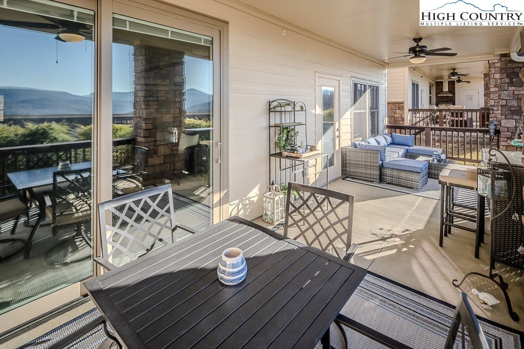 Image number 3 for the current listing