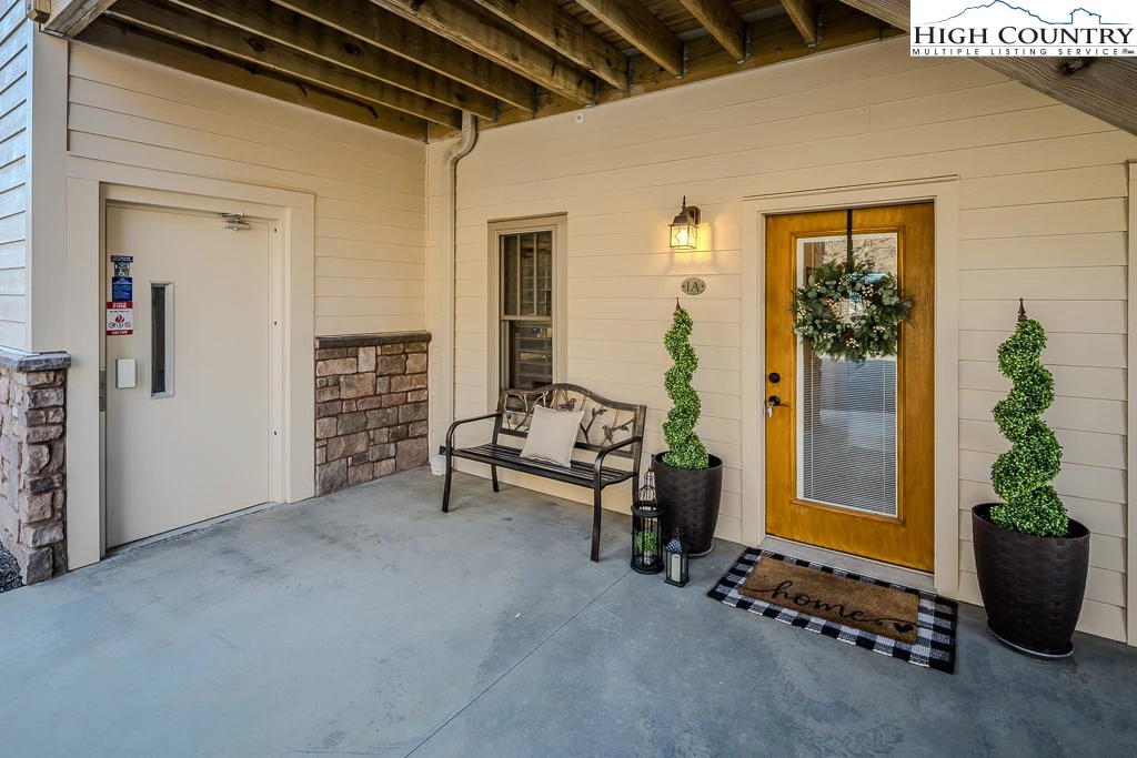 Image number 19 for the current listing