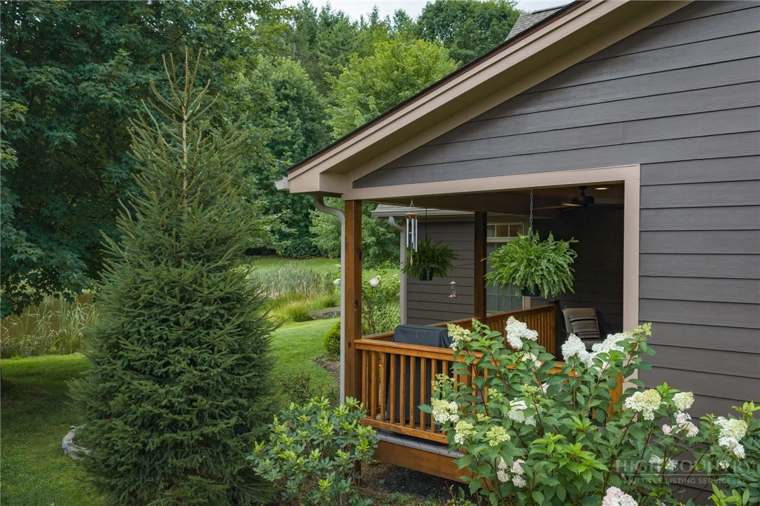 Image number 21 for the current listing