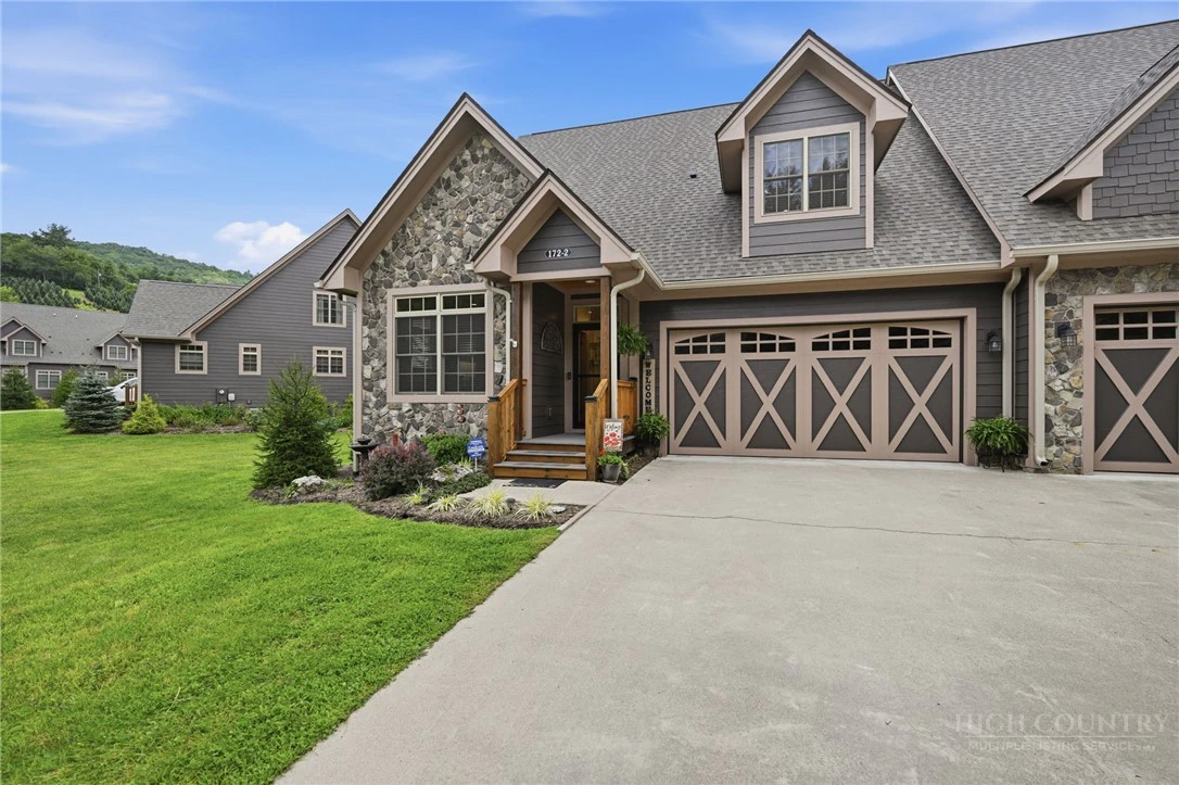 Image number 42 for the current listing