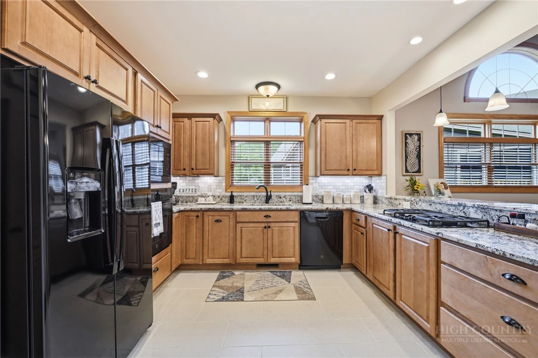 Image number 9 for the current listing