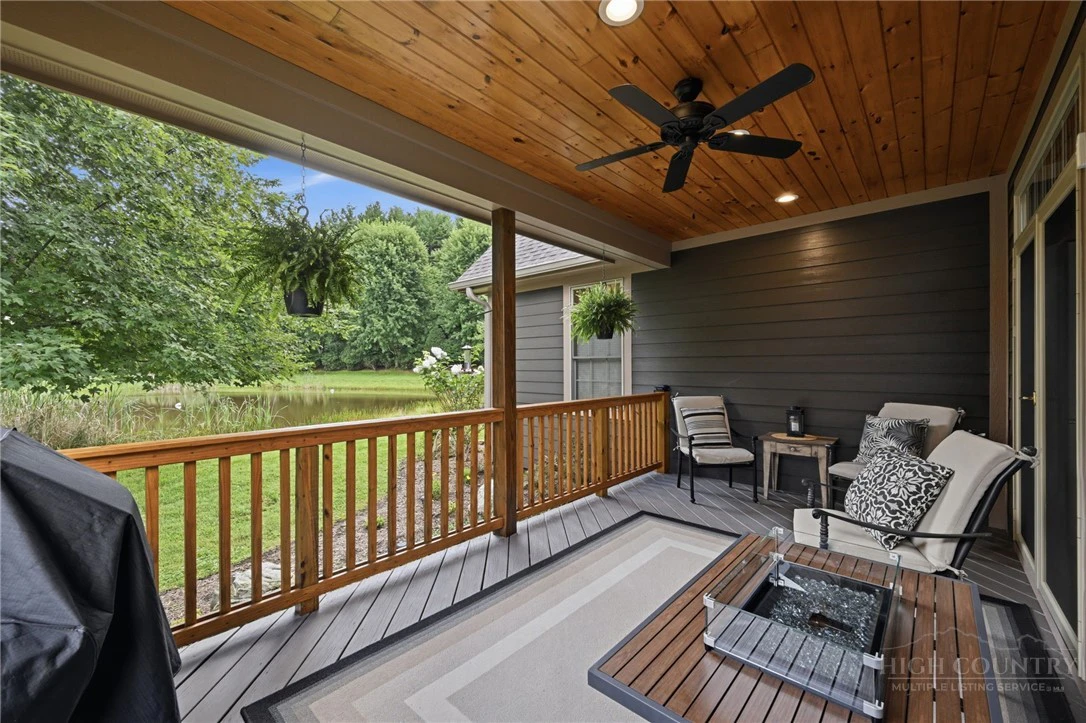 Image number 19 for the current listing