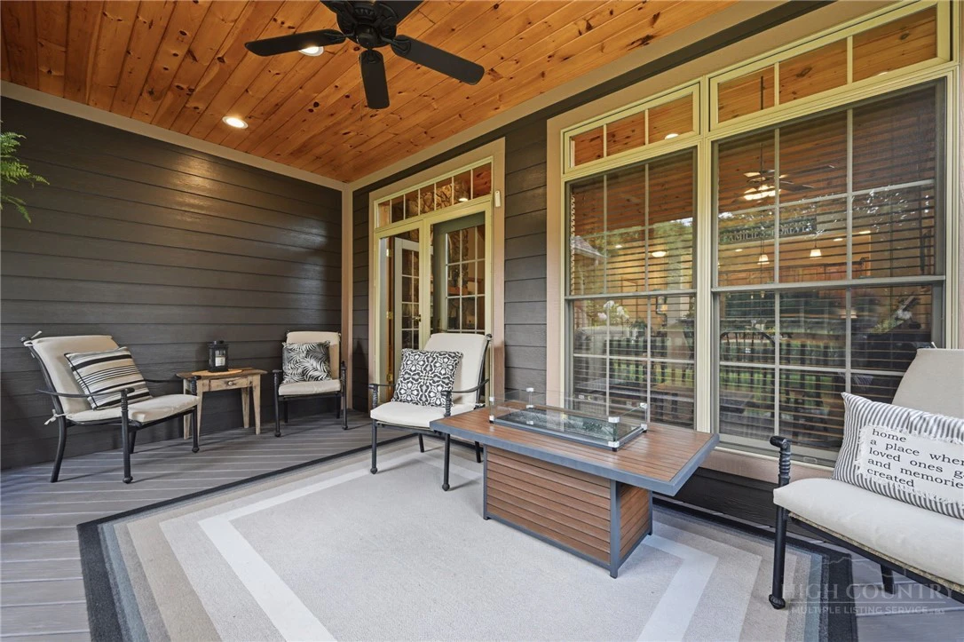 Image number 18 for the current listing