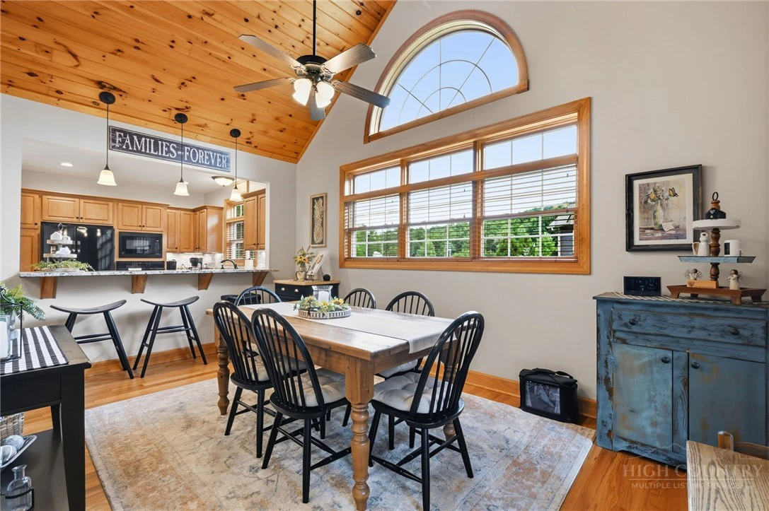 Image number 13 for the current listing