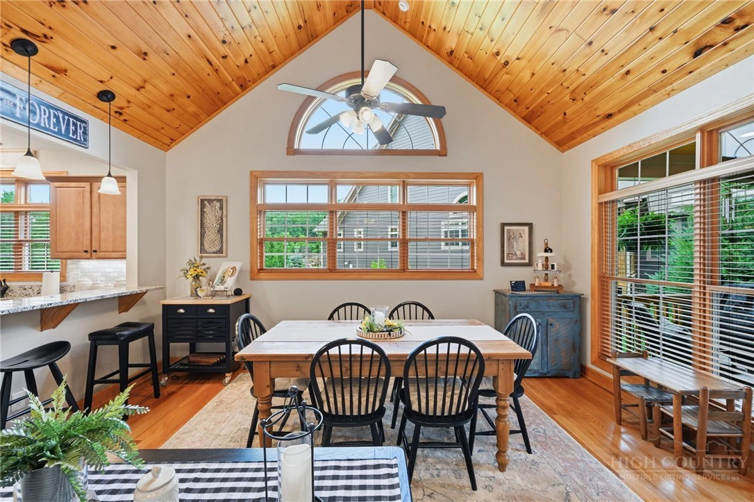 Image number 14 for the current listing
