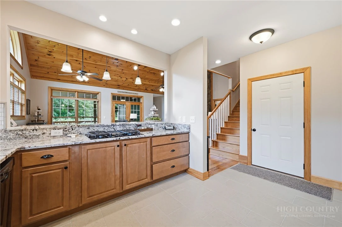 Image number 8 for the current listing
