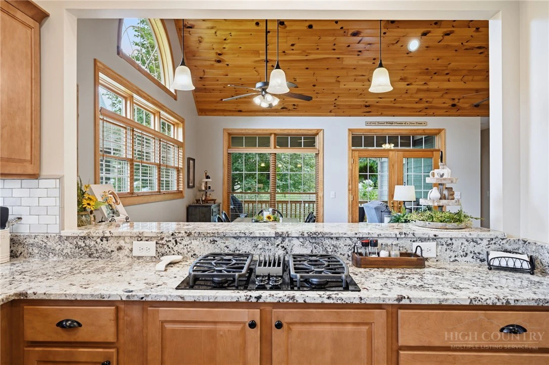 Image number 11 for the current listing