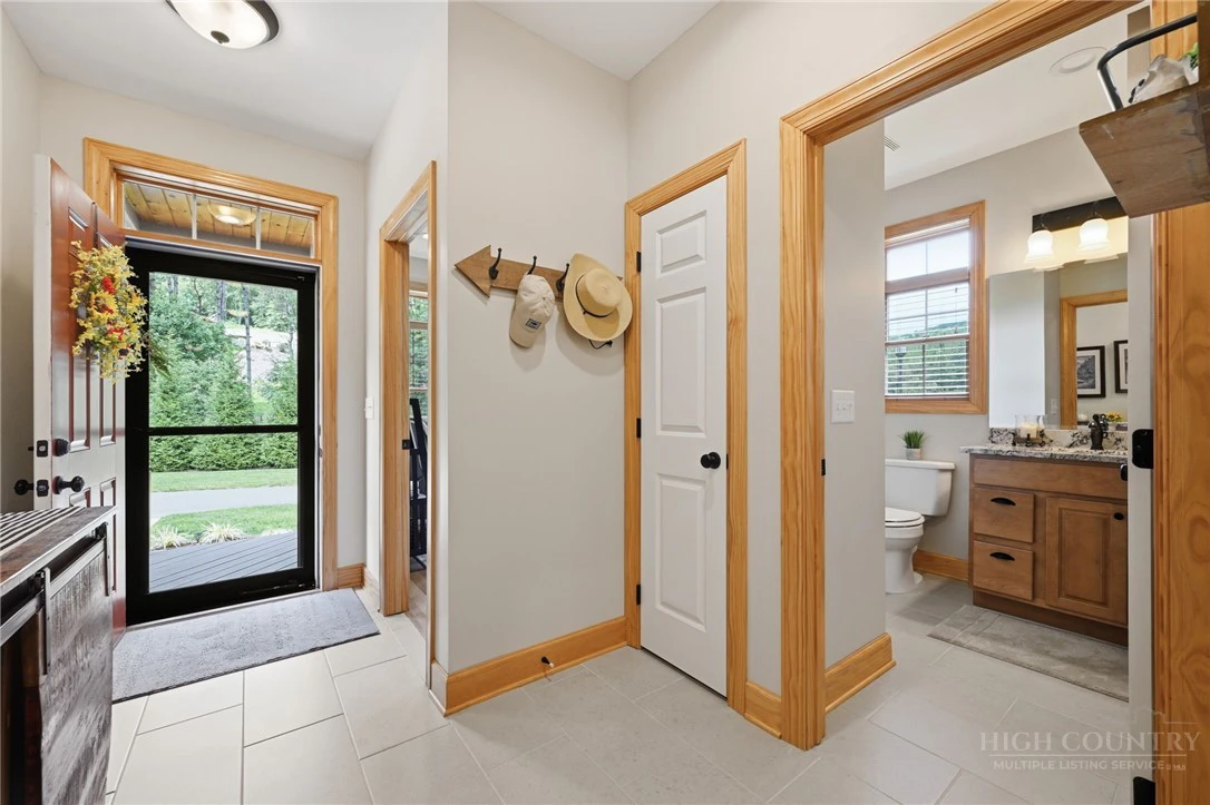 Image number 5 for the current listing