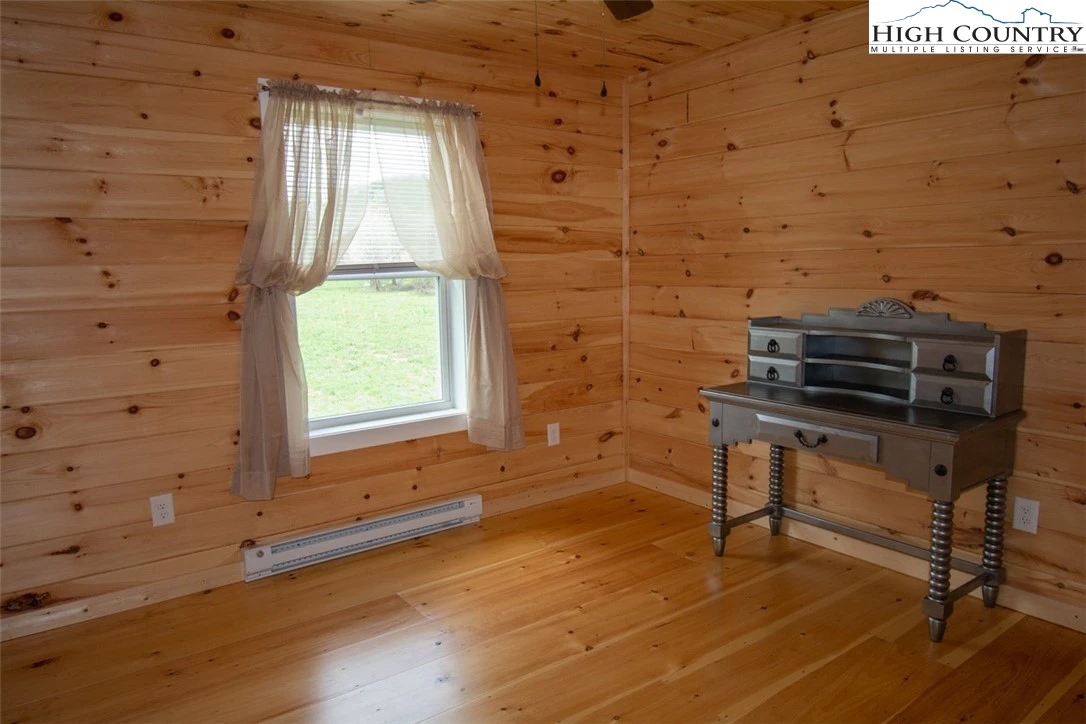 Image number 8 for the current listing
