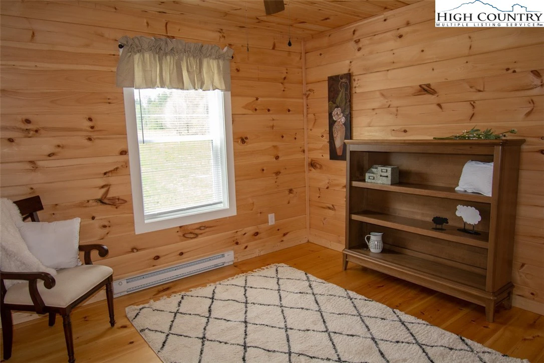 Image number 2 for the current listing