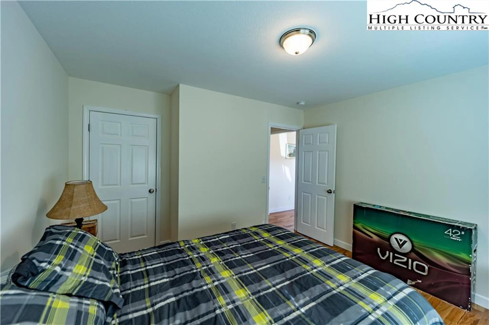 Image number 4 for the current listing