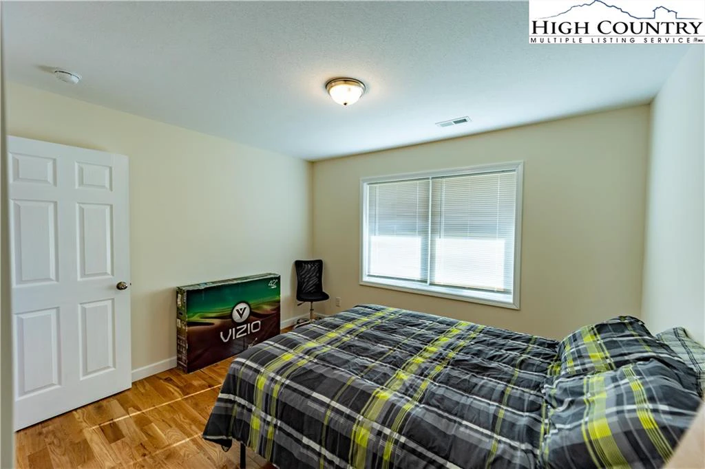 Image number 5 for the current listing