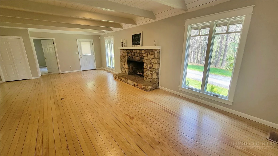 Image number 29 for the current listing