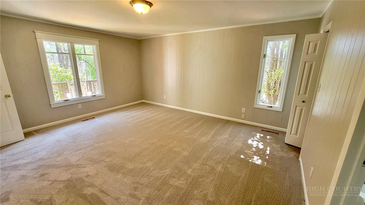 Image number 21 for the current listing
