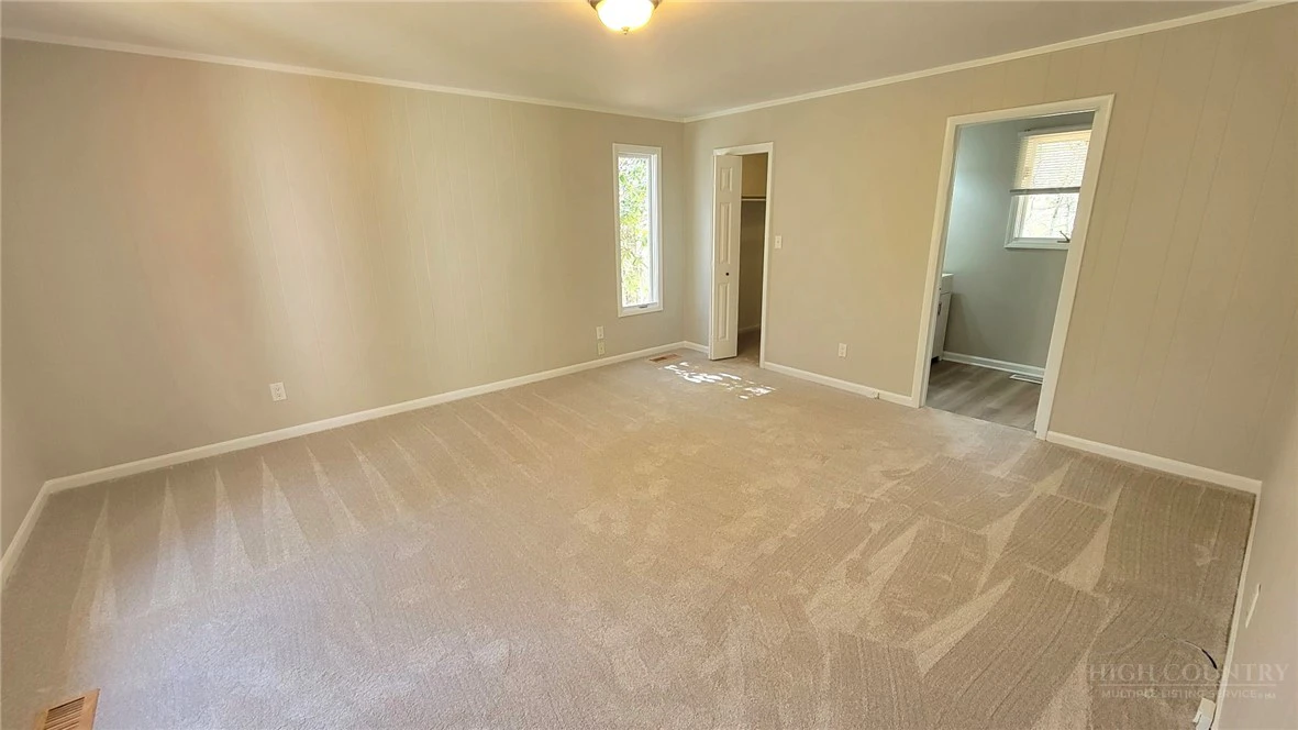 Image number 20 for the current listing