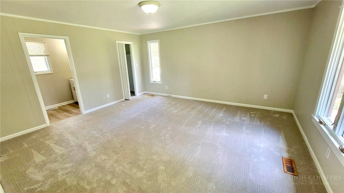 Image number 18 for the current listing