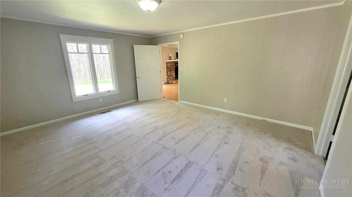 Image number 2 for the current listing