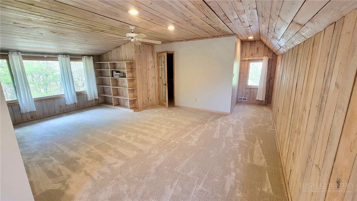 Image number 16 for the current listing