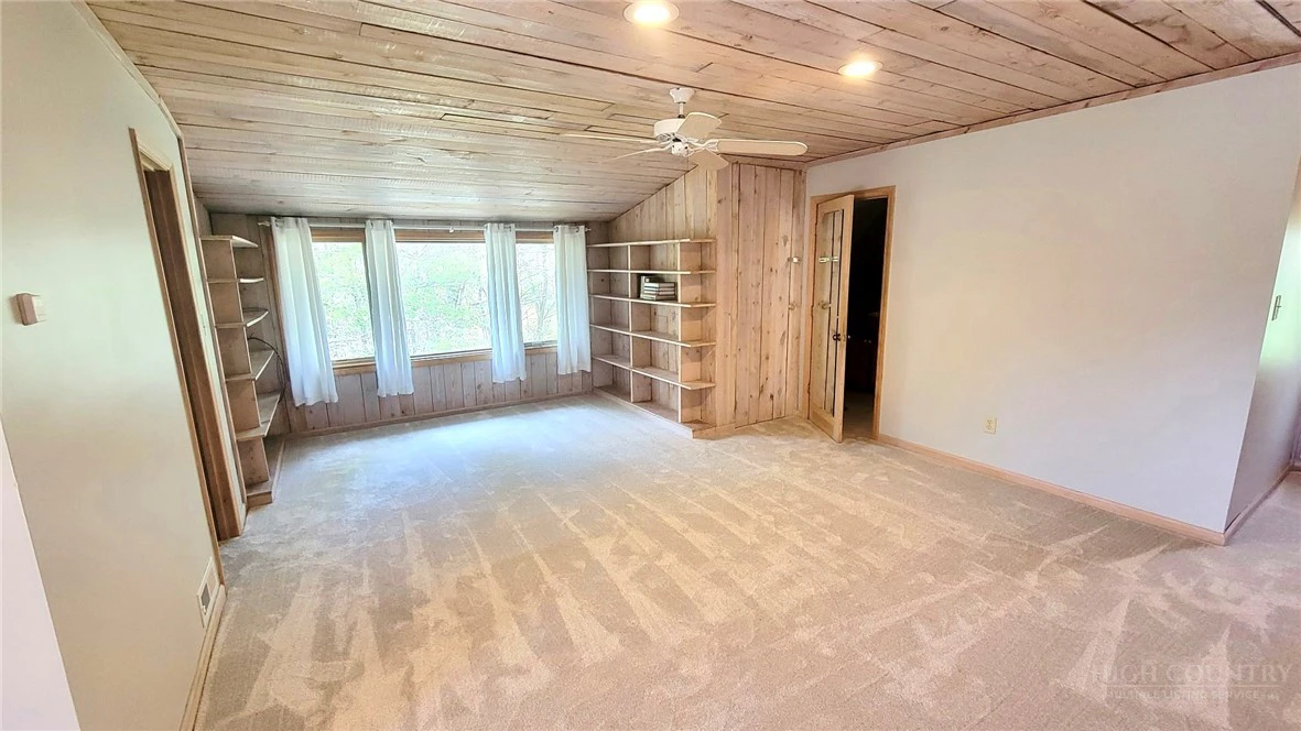 Image number 15 for the current listing