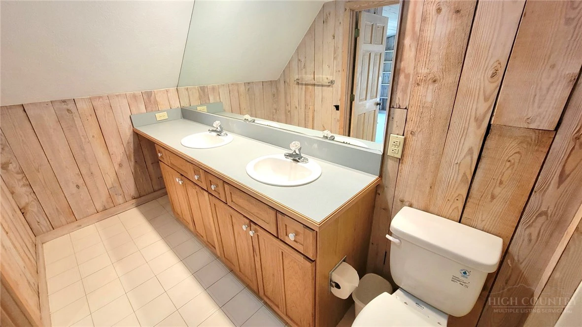 Image number 13 for the current listing