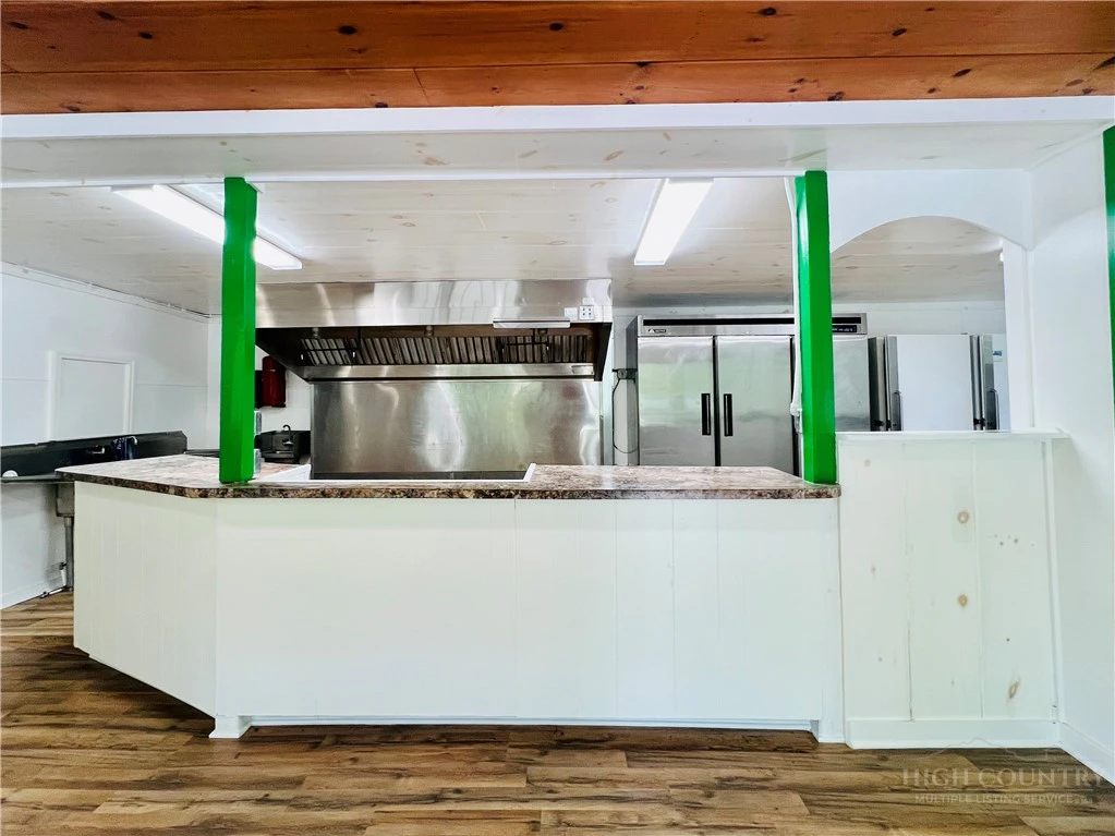 Image number 6 for the current listing