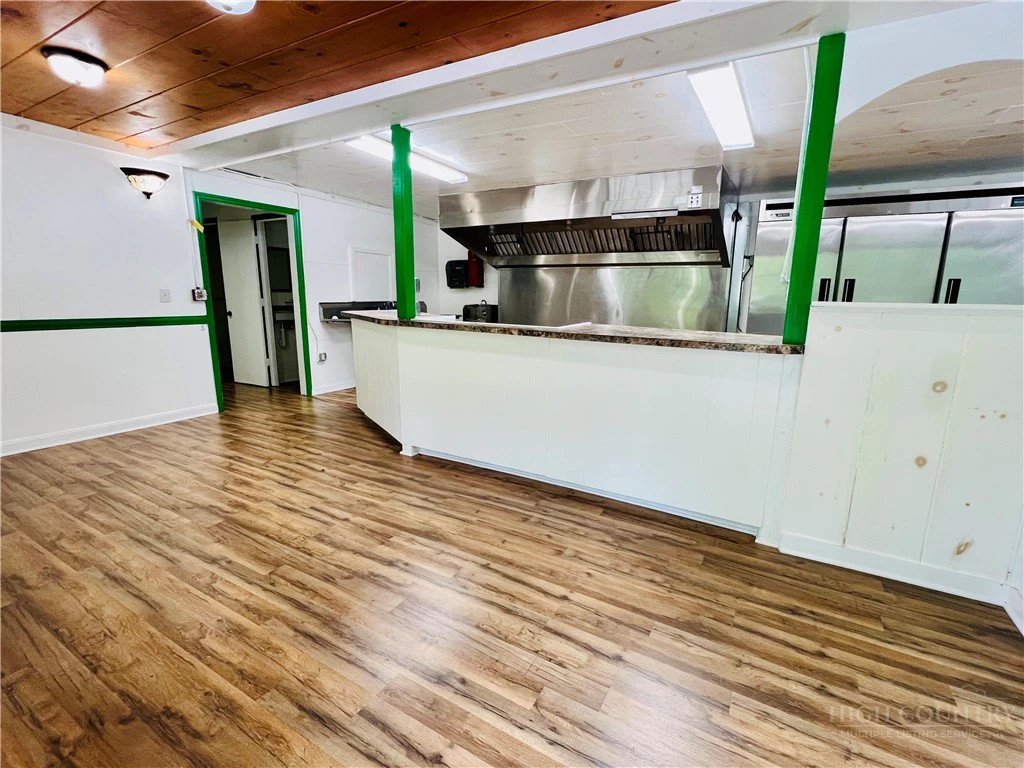 Image number 7 for the current listing