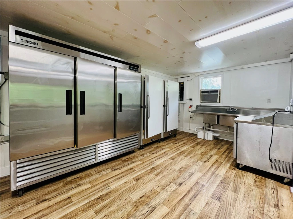 Image number 8 for the current listing