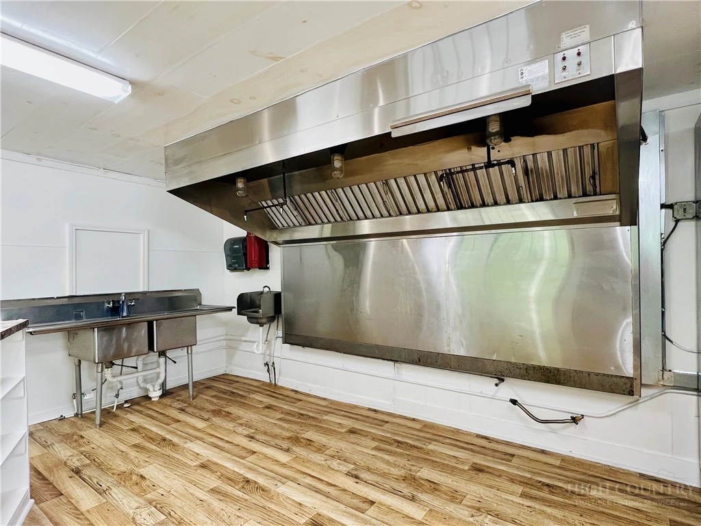 Image number 10 for the current listing