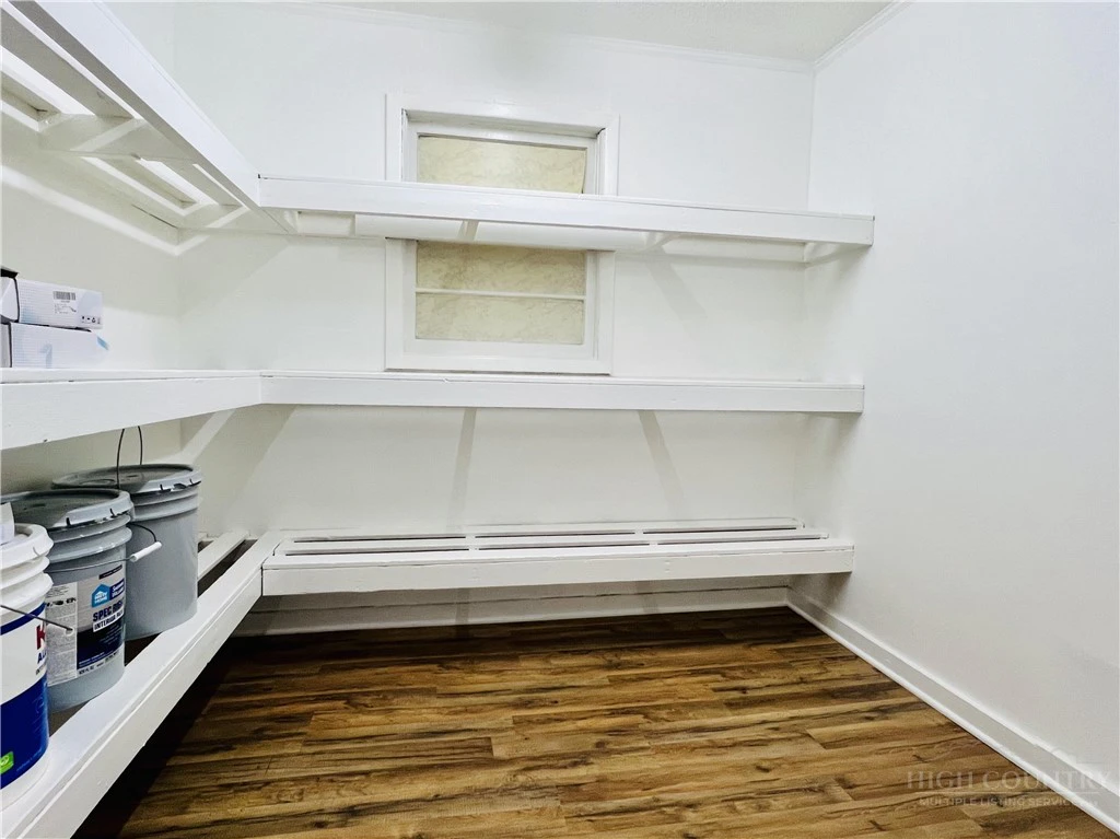 Image number 13 for the current listing