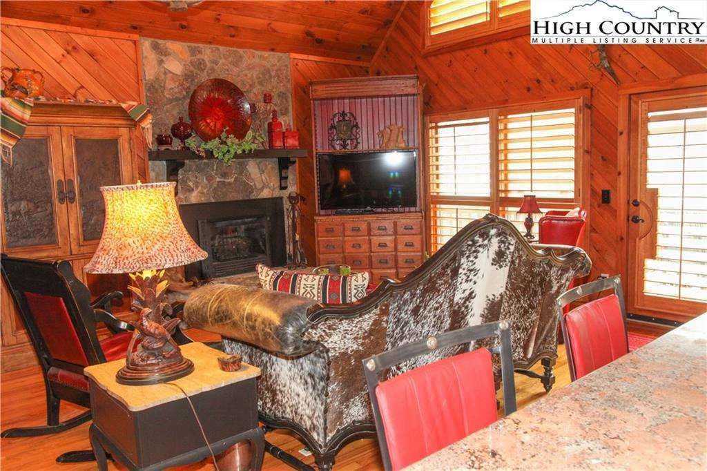 Image number 19 for the current listing