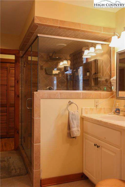 Image number 2 for the current listing