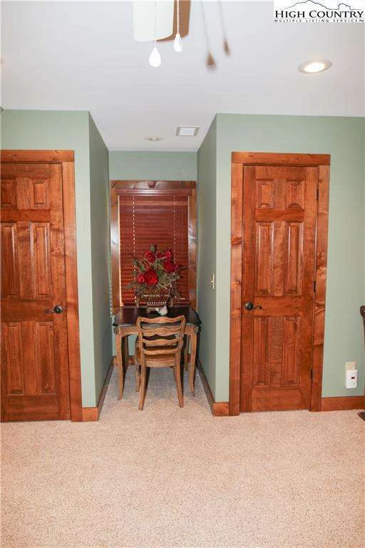 Image number 3 for the current listing