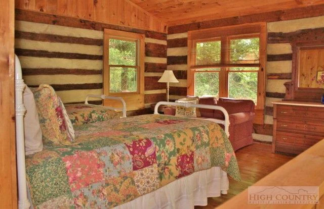 Image number 3 for the current listing