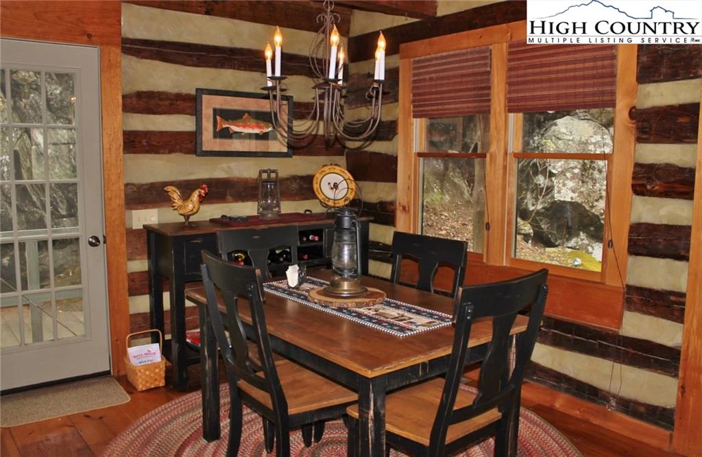 Image number 2 for the current listing