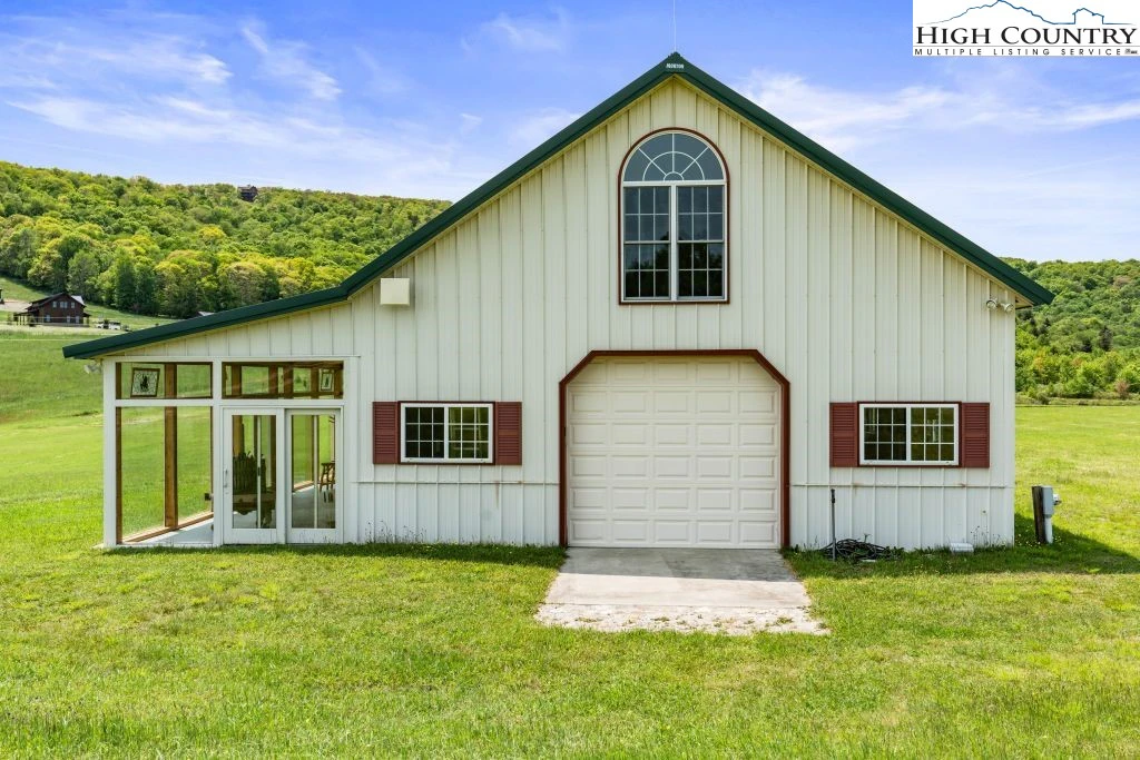Image number 18 for the current listing