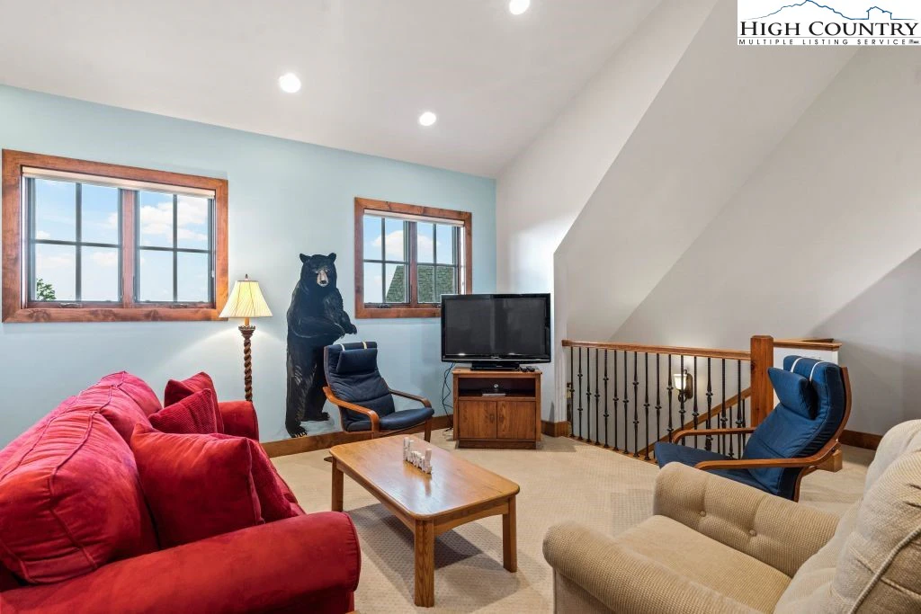 Image number 7 for the current listing