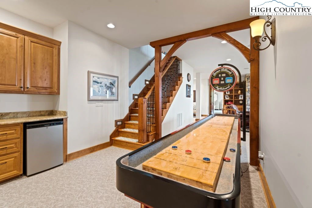 Image number 9 for the current listing