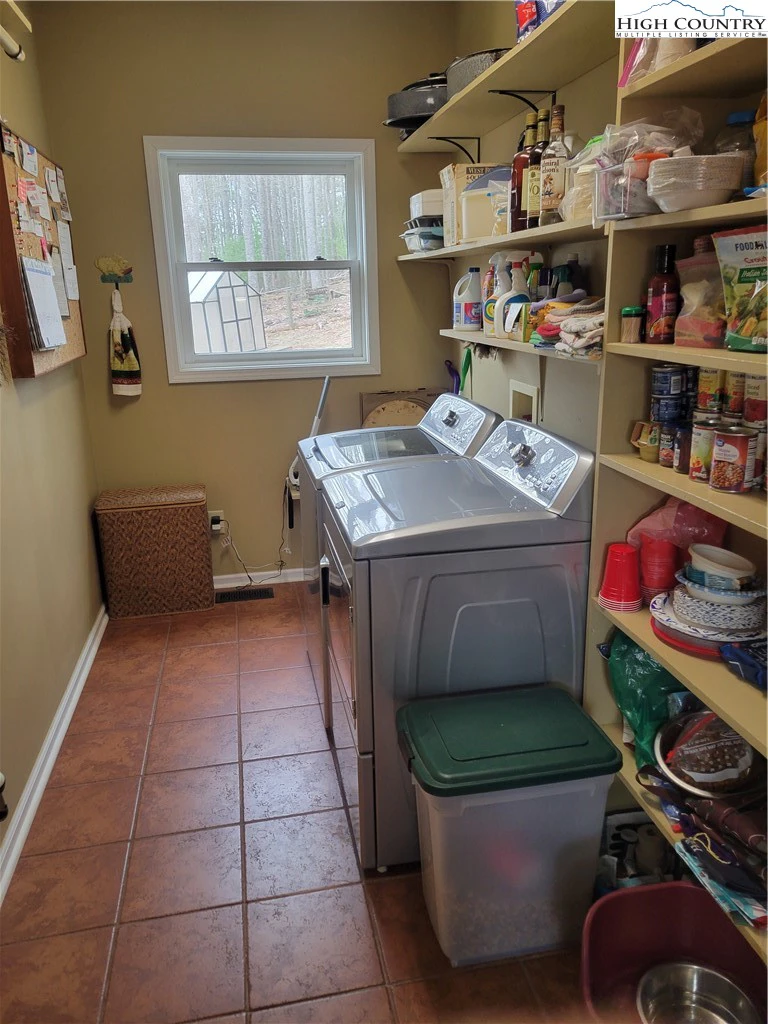 Image number 21 for the current listing