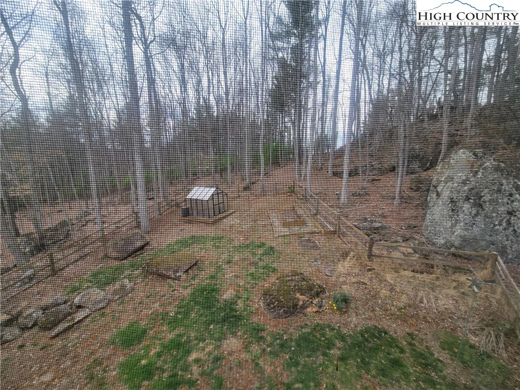 Image number 14 for the current listing