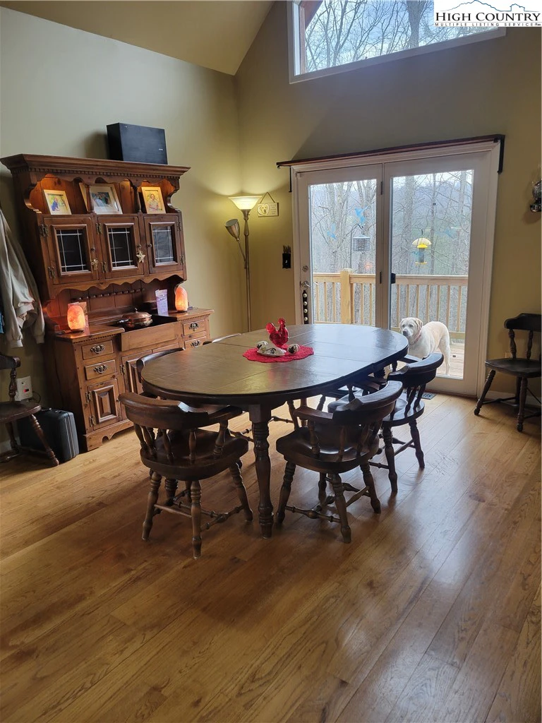 Image number 24 for the current listing