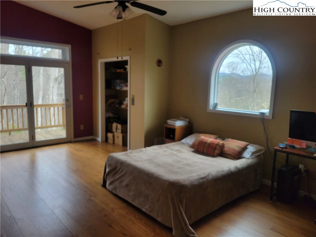 Image number 18 for the current listing