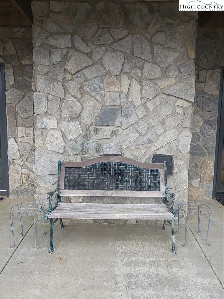 Image number 15 for the current listing