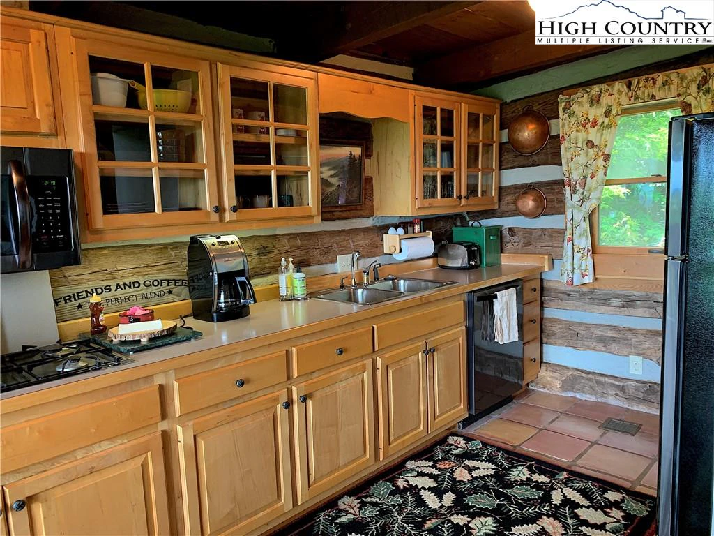 Image number 19 for the current listing