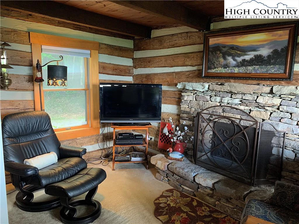 Image number 2 for the current listing