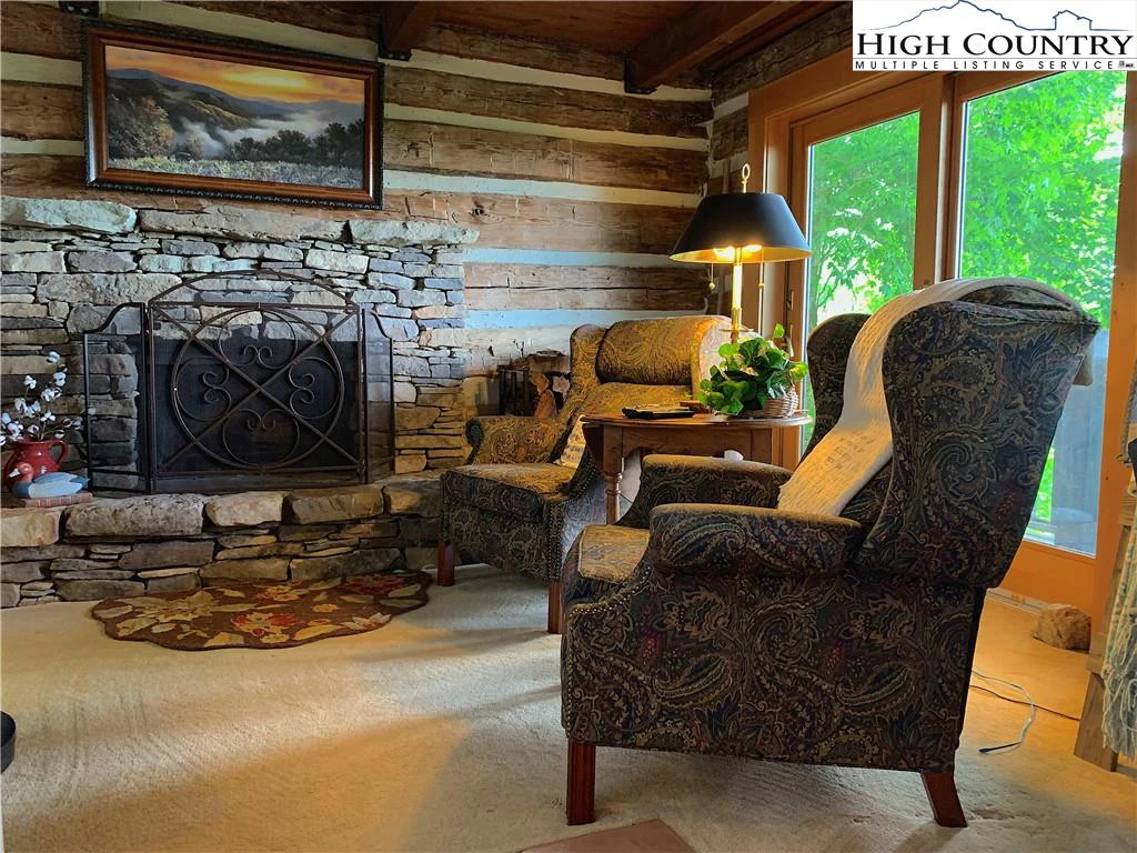 Image number 15 for the current listing