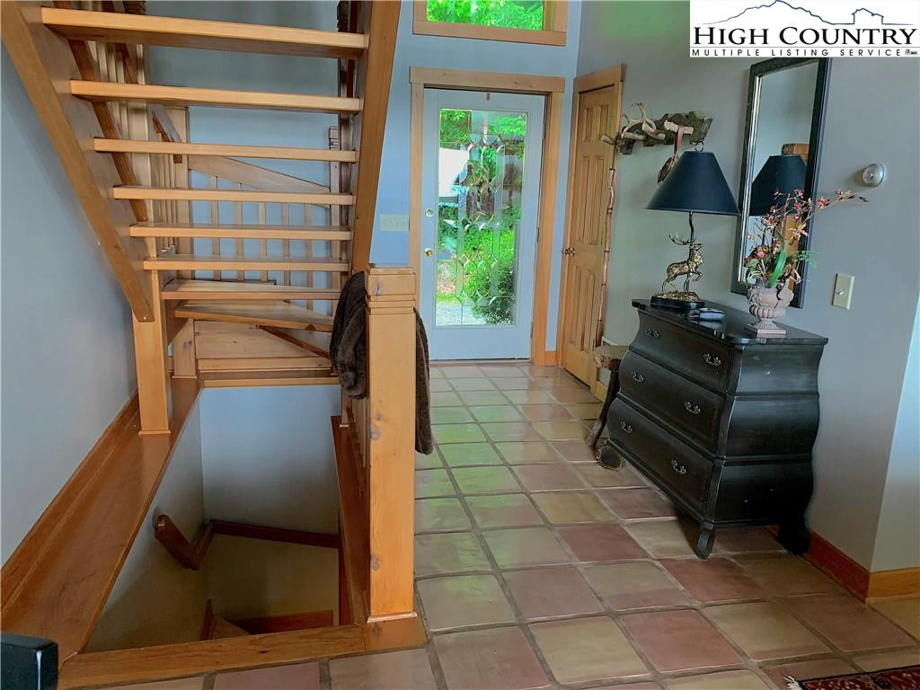 Image number 9 for the current listing