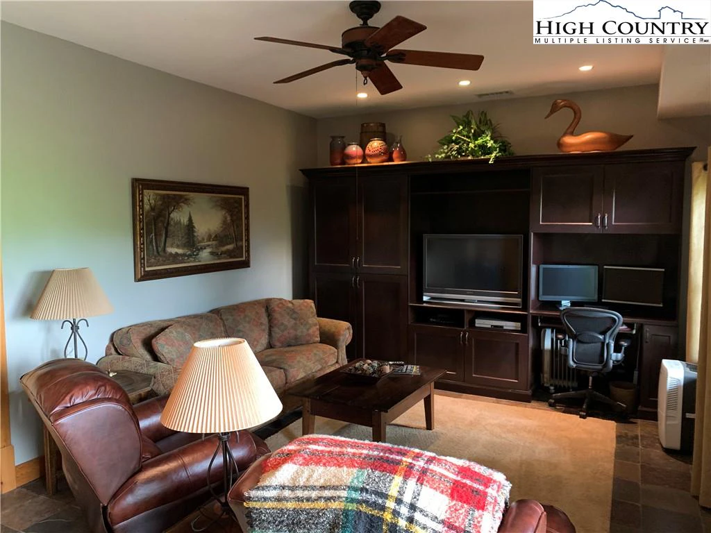 Image number 6 for the current listing