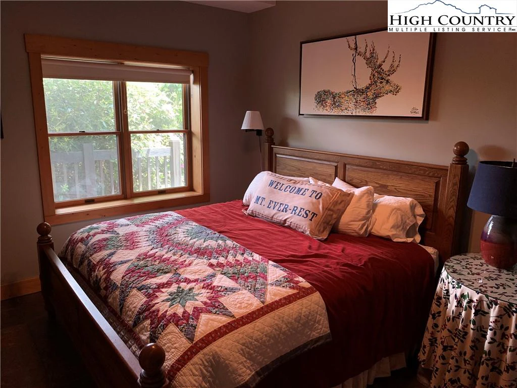 Image number 5 for the current listing