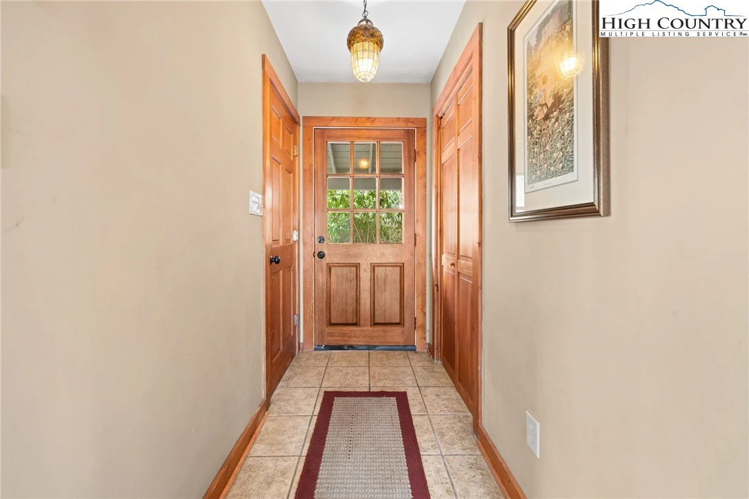 Image number 14 for the current listing